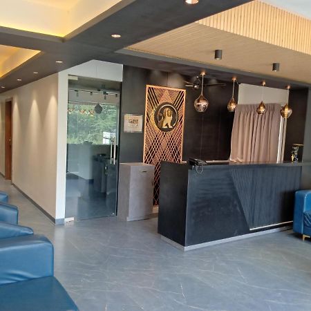 Hotel Suvarnam Residency アフマドナガル エクステリア 写真