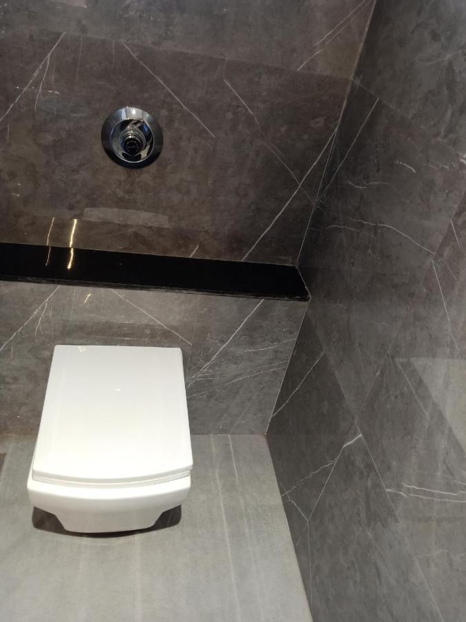 Hotel Suvarnam Residency アフマドナガル エクステリア 写真