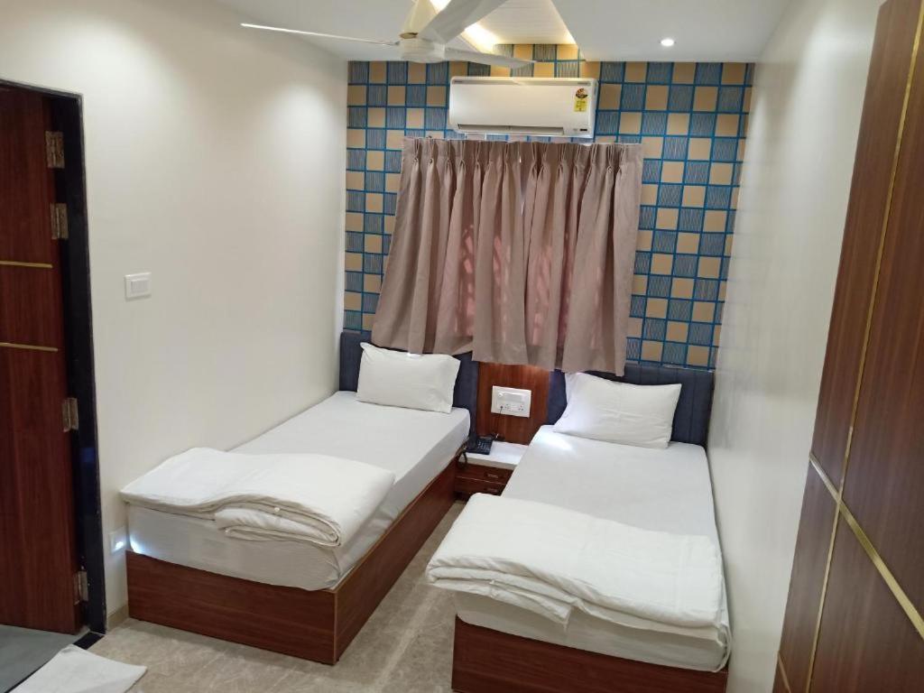 Hotel Suvarnam Residency アフマドナガル エクステリア 写真