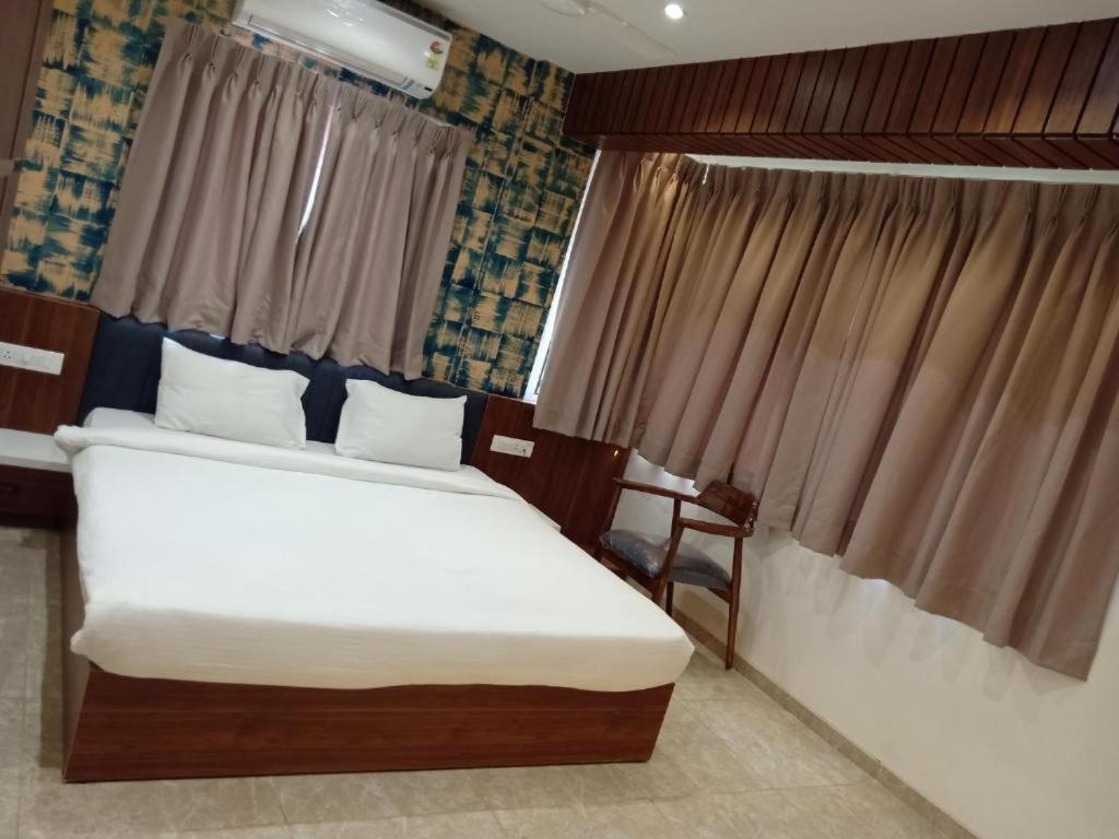 Hotel Suvarnam Residency アフマドナガル エクステリア 写真